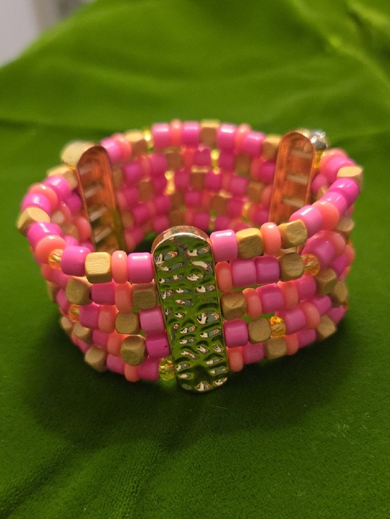 Lilly Pulitzer Jewelry - Lilly Pulitzer Pink and Gold Beaded Stretch Bracelet - Women Jewelry